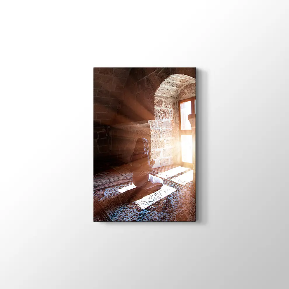 Dua Eden Kadın Kanvas Tablo