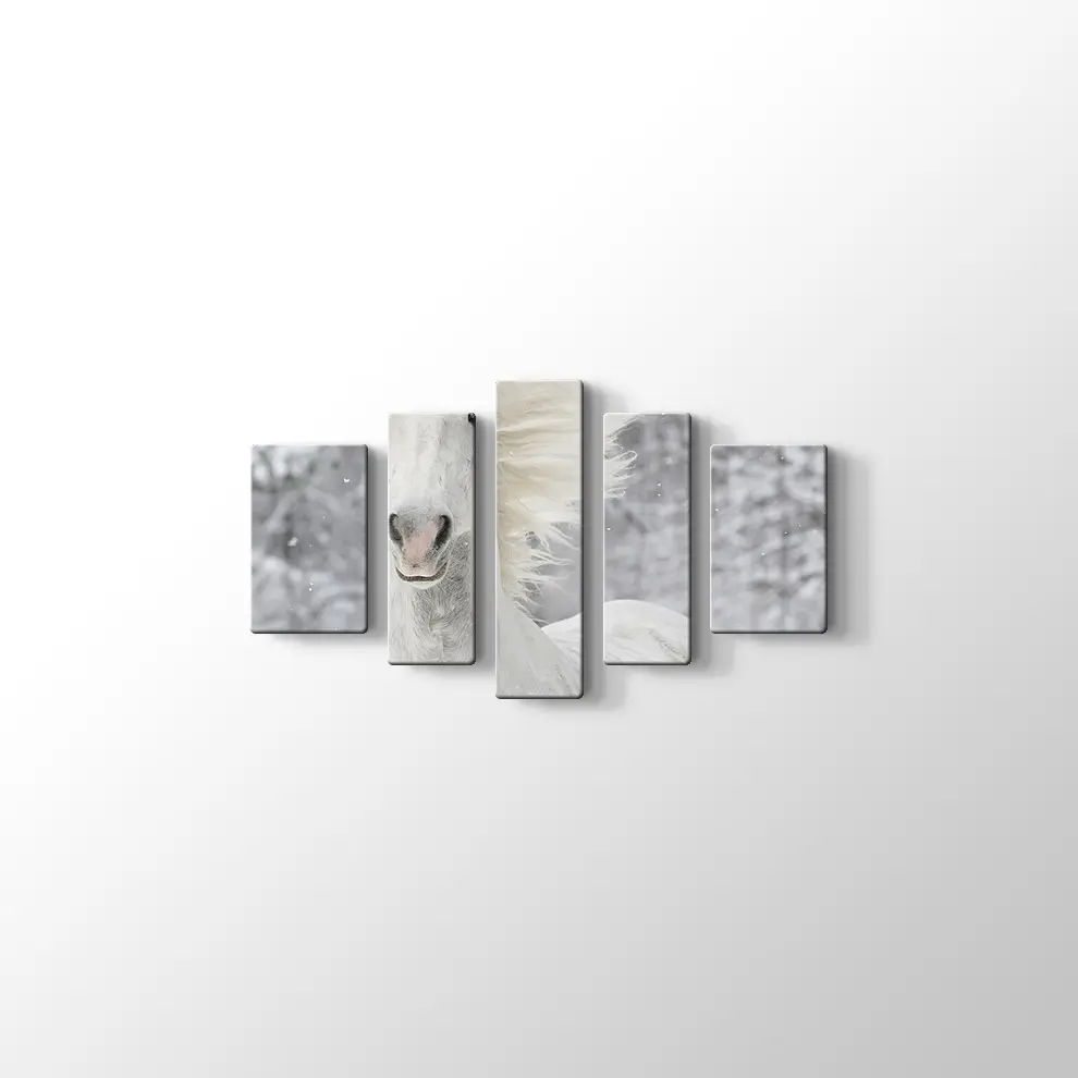 Kış ve Beyaz At Kanvas Tablo