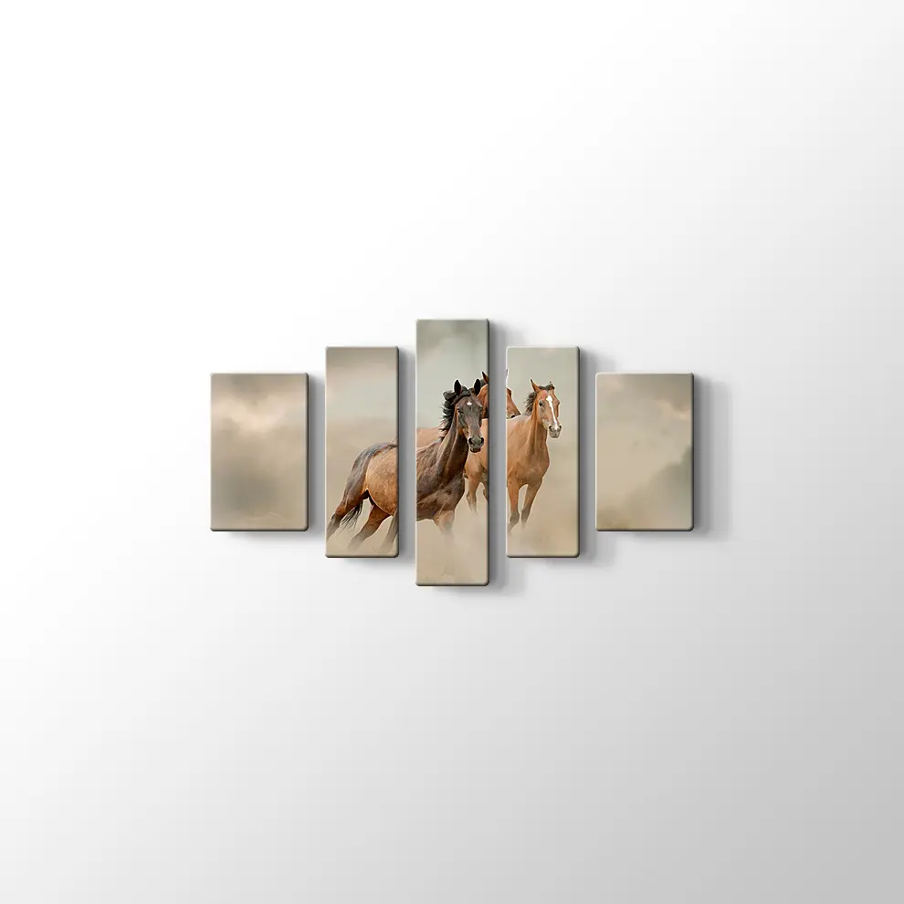 Toz İçinde At Sürüsü