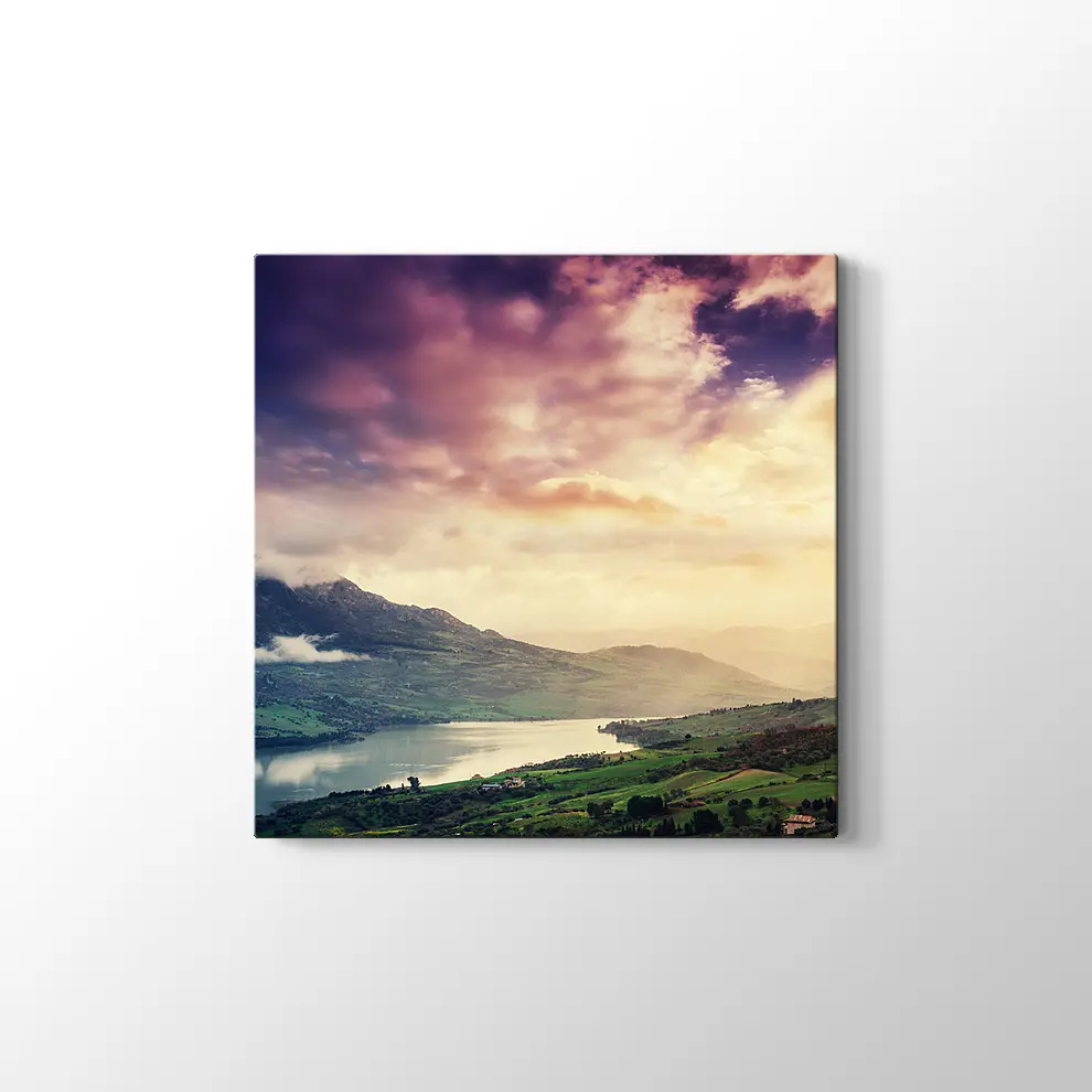 Alp Dağlarında Göl Kanvas Tablo