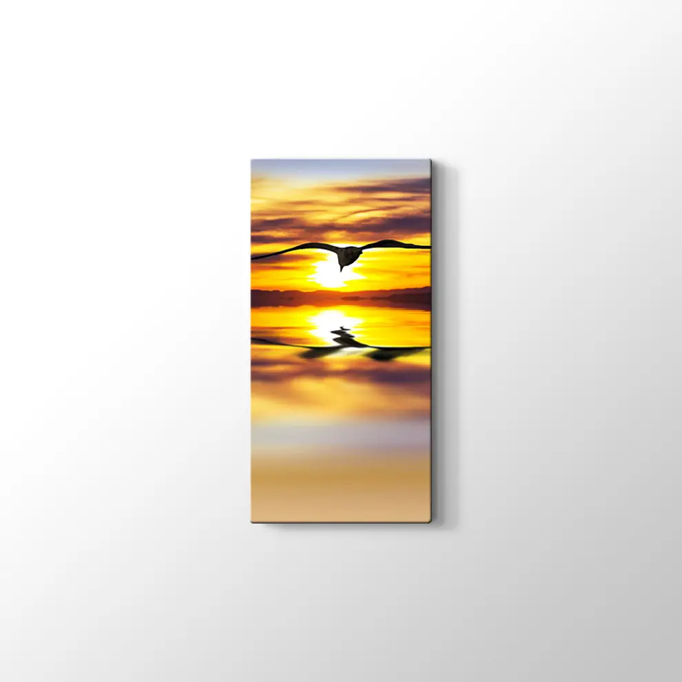 Günbatımı Gökyüzünde Bir Kuş Kanvas Tablo