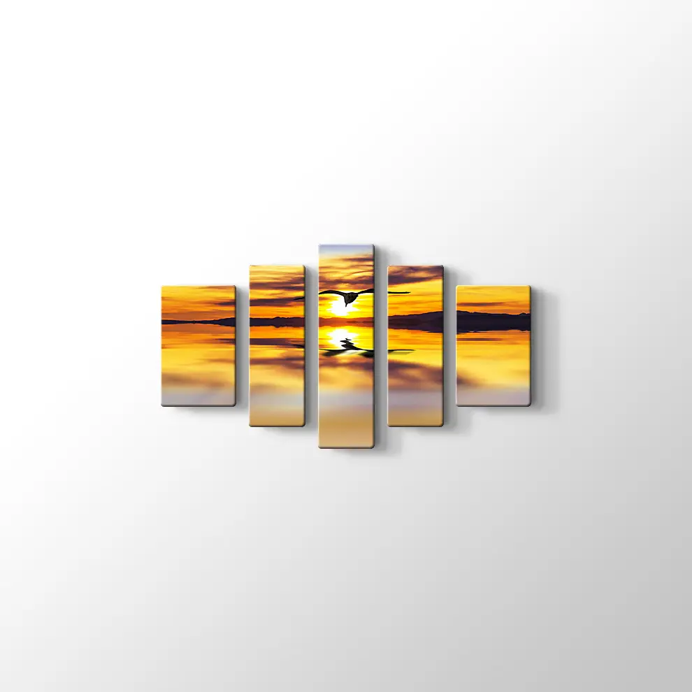 Günbatımı Gökyüzünde Bir Kuş Kanvas Tablo