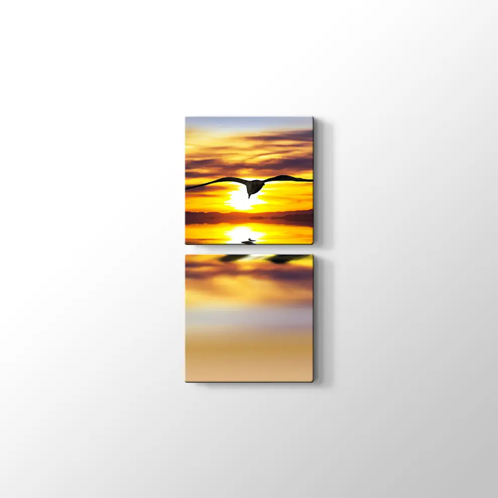 Günbatımı Gökyüzünde Bir Kuş Kanvas Tablo