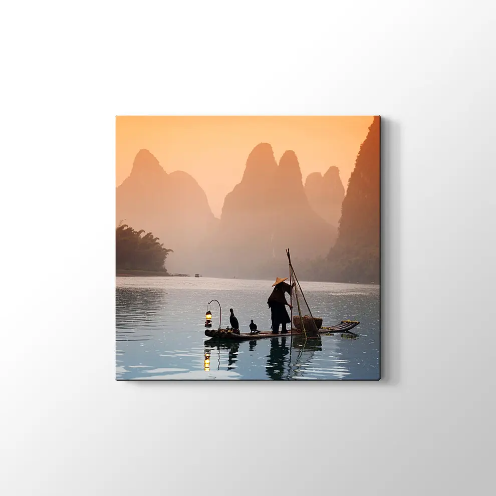 Karabatak Kuşlarıyla Balık Tutan Çinli Adam Kanvas Tablo