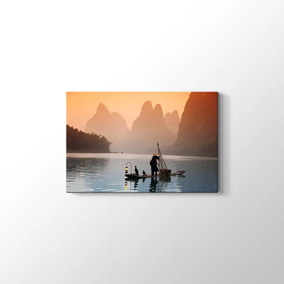 Karabatak Kuşlarıyla Balık Tutan Çinli Adam Kanvas Tablo