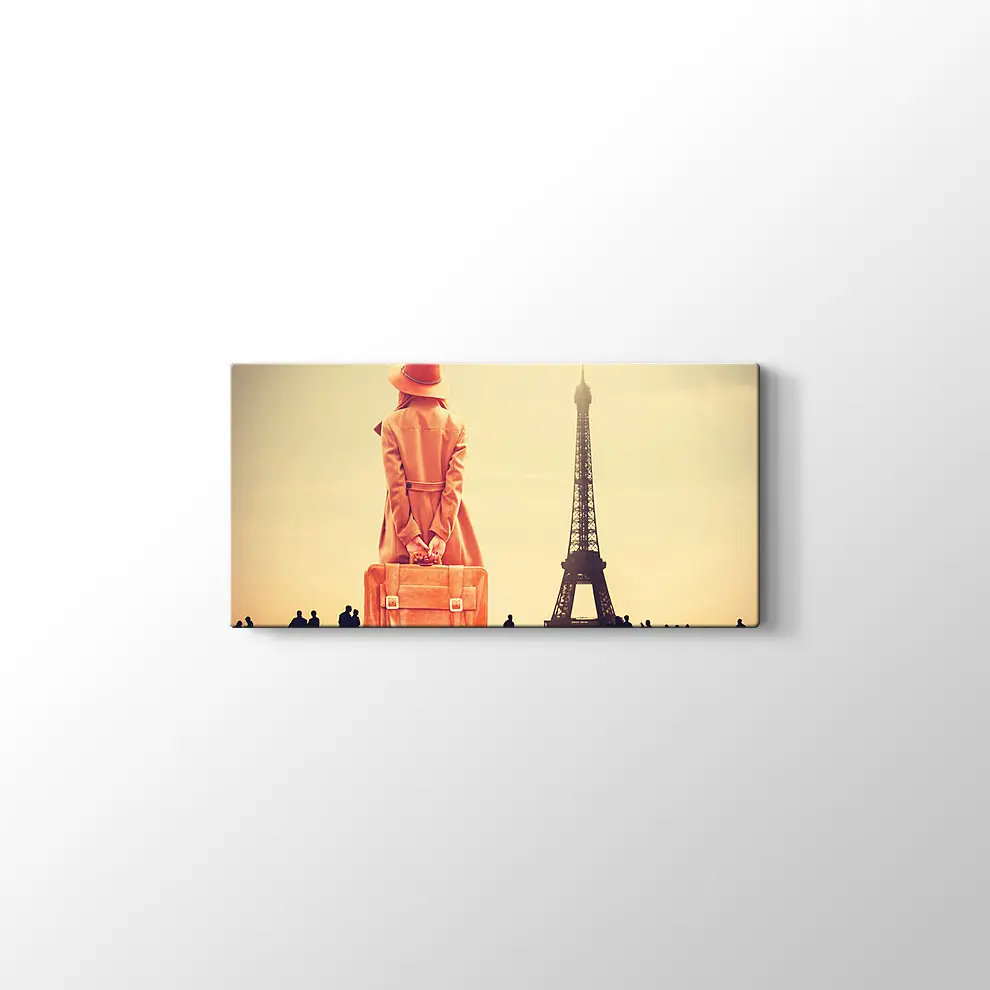Eyfel Kulesi ve Bavullu Kadın Kanvas Tablo