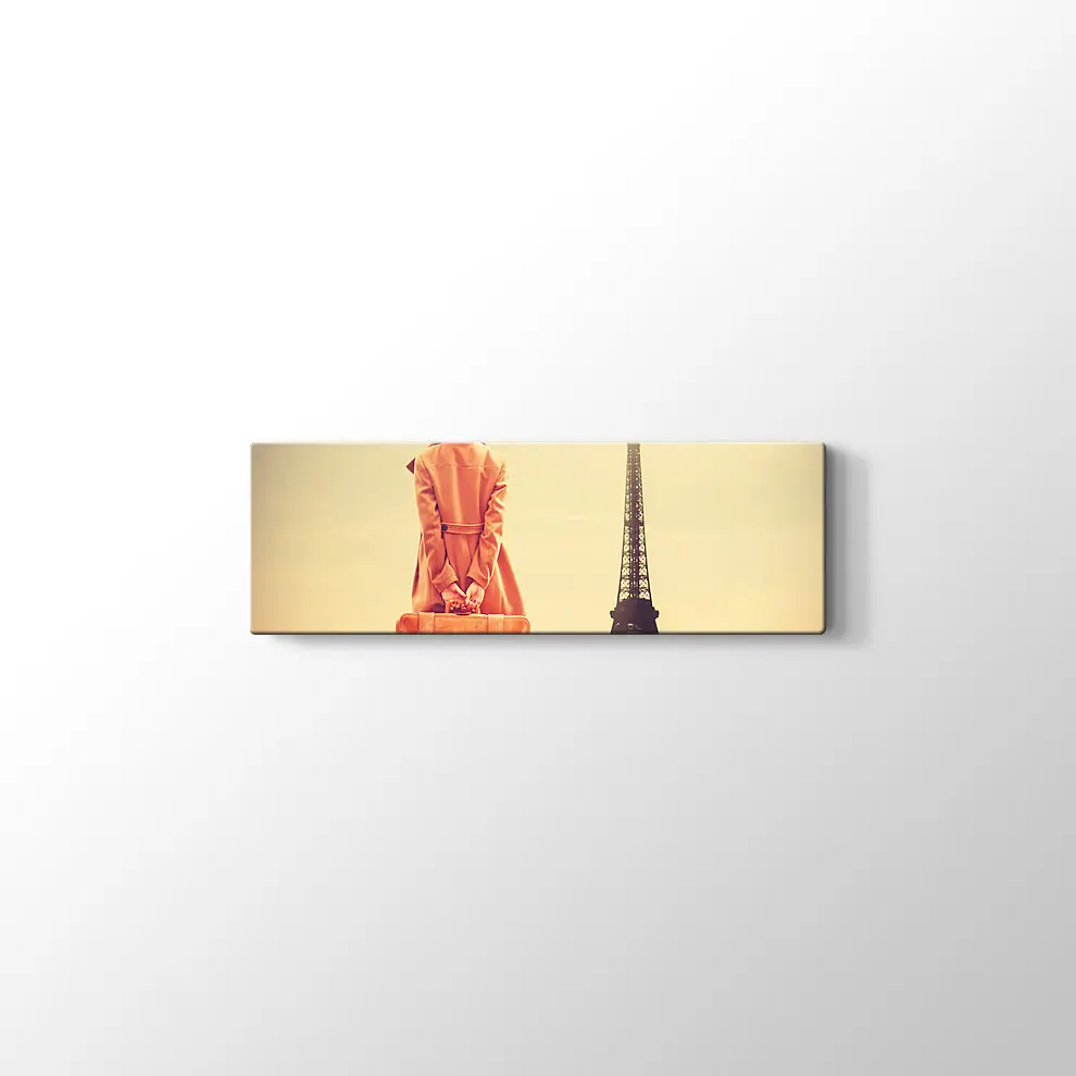 Eyfel Kulesi ve Bavullu Kadın Kanvas Tablo
