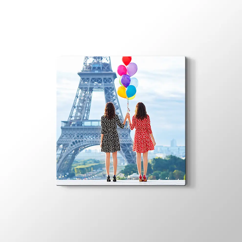 Paris Eyfel Kulesi ve Balon Tutan Kızlar Kanvas Tablo